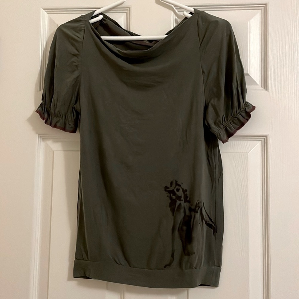 🫒 Dark Green T-Shirt w/ Pin-up Woman Print